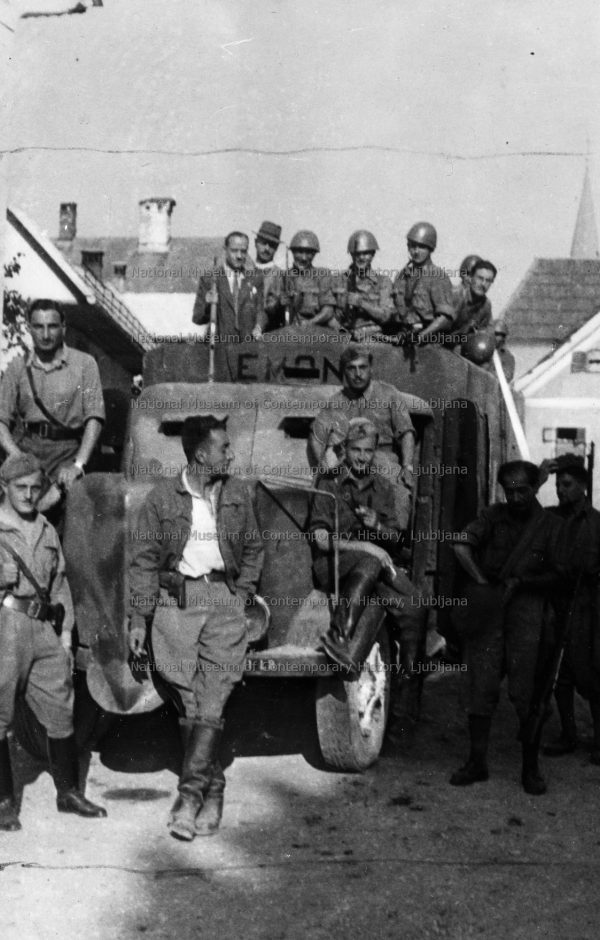 Personale dell’Emona e militari italiani a Mozelj, settembre 1942