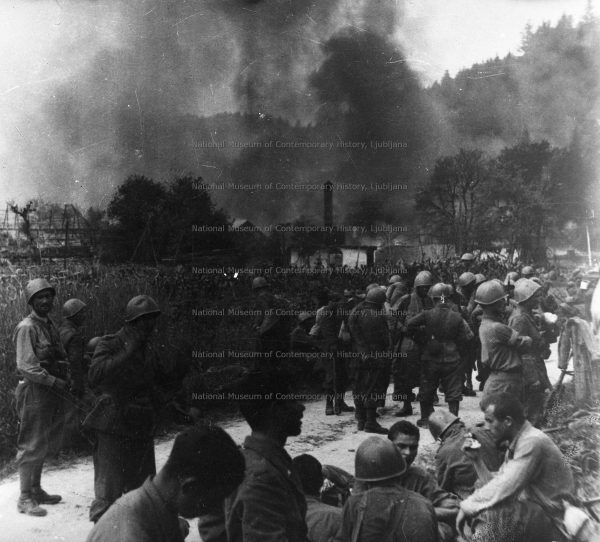 L'esercito italiano d'occupazione brucia e saccheggia i villaggi sloveni